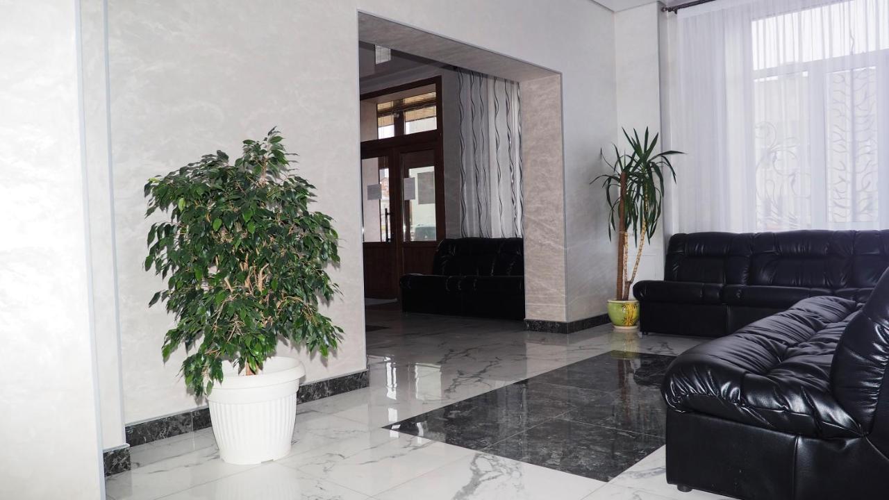 Hotel "Nizhyn" Eksteriør billede